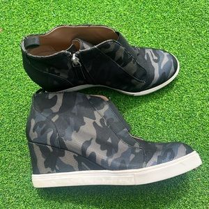 Linea Paolo Felicia Sneaker Wedge Size 9.5 tennis shoe